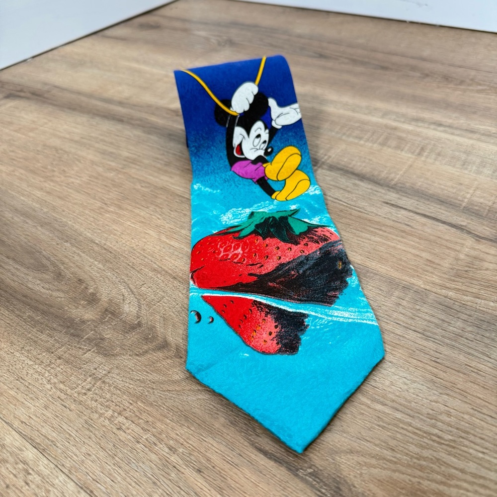 NWT / NOS Disney Leeds International Mickey Mouse Tie 100% Silk Strawberry Blue